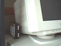 内蔵ハードディスク、外部に設置の図その一