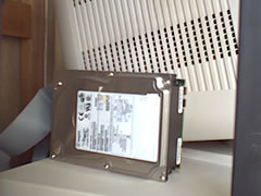 内蔵ハードディスク、外部に設置の図その二